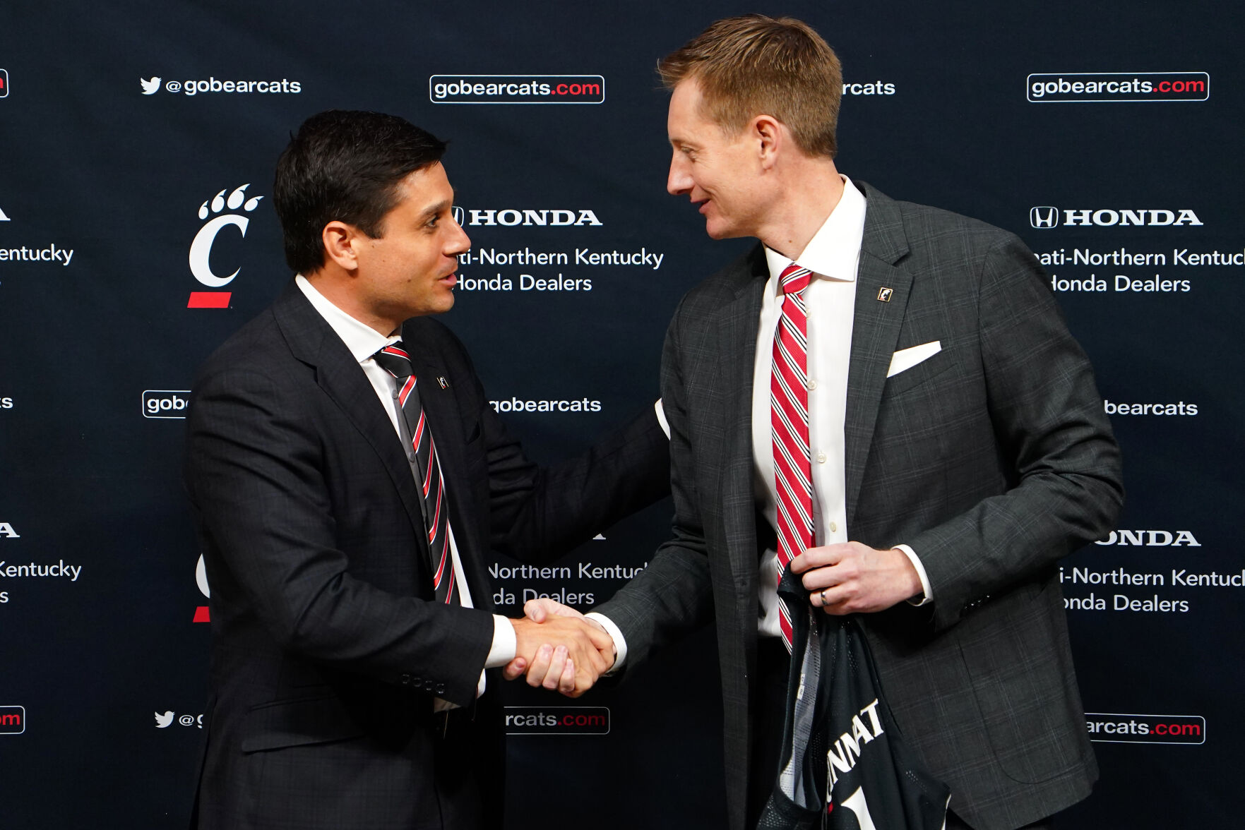 Wes Miller Cincinnati basketball coach, April 16